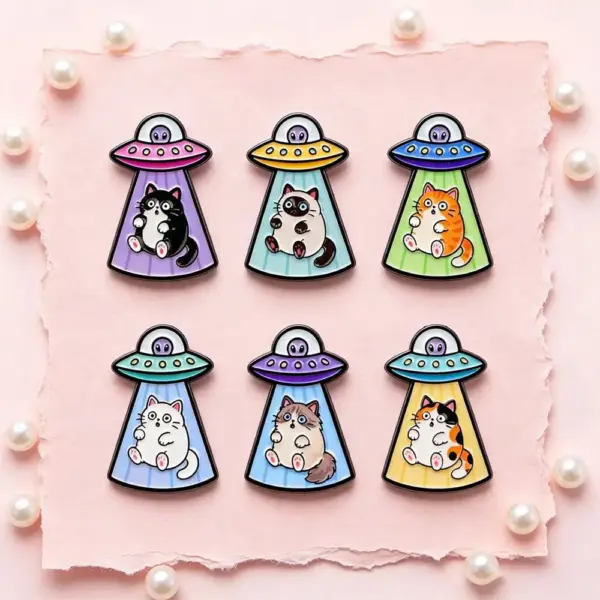 Geschenke für Katzenliebhaber: Katzen-Pins, Raumschiff-Motiv – Bild 2