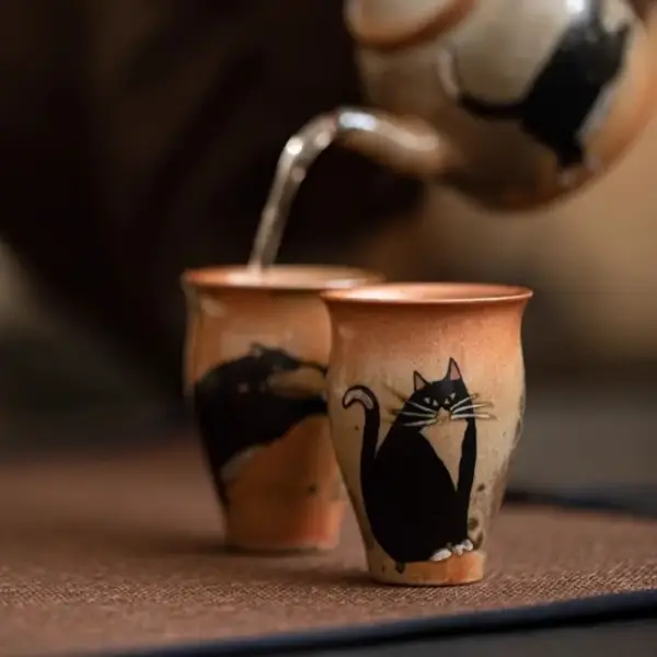 Geschenke für Katzenliebhaber: Teetasse Katze handbemalt