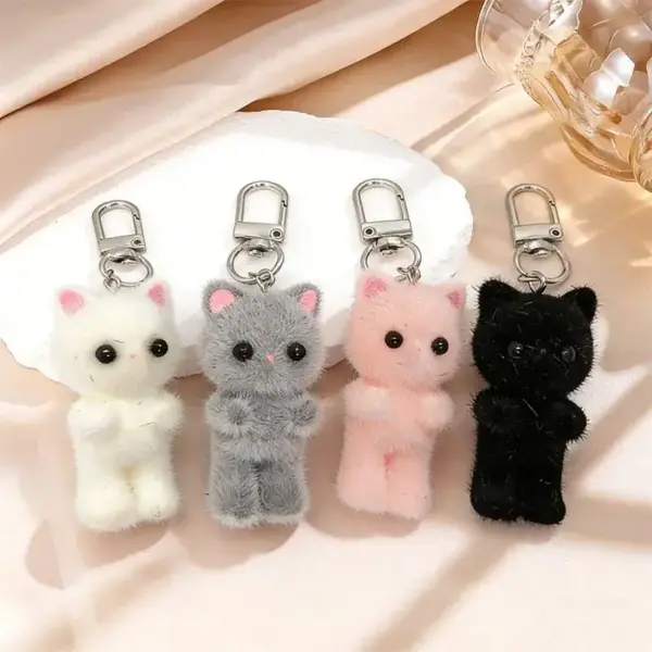 Geschenke für Katzenliebhaber: Flauschiger Katzenanhänger – Bild 2