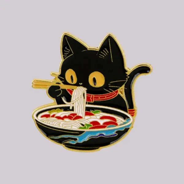 Geschenke für Katzenliebhaber: Emaille-Pin Katze isst Nudeln