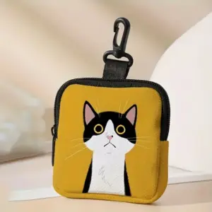 Gelbes Täschchen mit schwarz-weißer Katze und Karabinerhaken