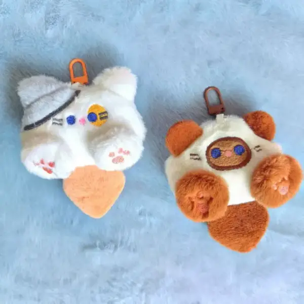Schlüsselanhänger Katze aus Plüsch mit Karabiner
