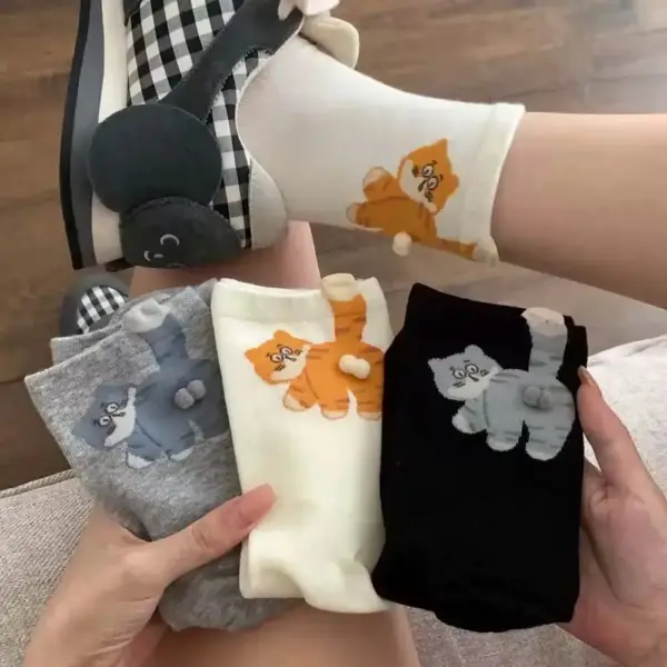 Geschenke für Katzenliebhaber: Socken mit Katzenmotiv und Bommel – Bild 2