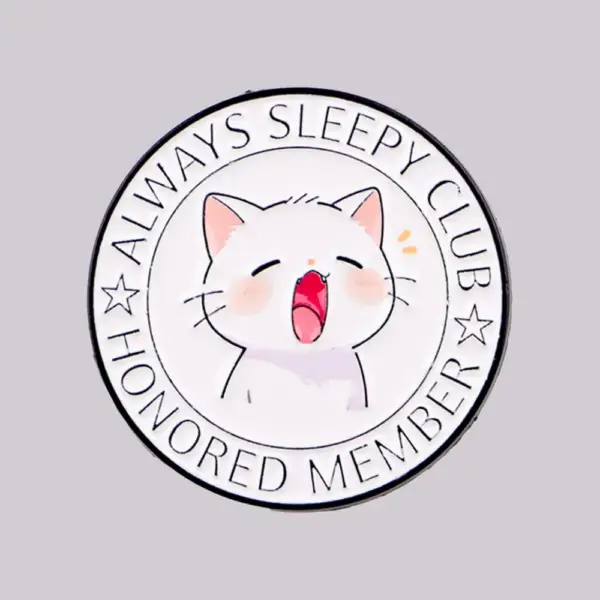 Geschenke für Katzenliebhaber: Runder Emaille-Pin mit Katze