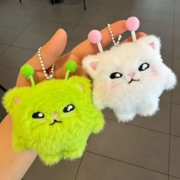 Geschenke für Katzenliebhaber: Plüsch-Katzenanhänger mit Fühlern – Bild 2
