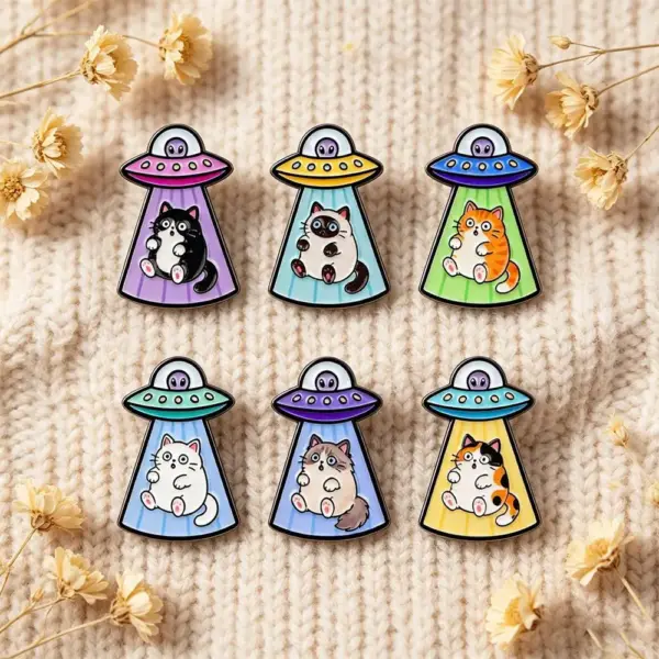 Geschenke für Katzenliebhaber: Katzen-Pins, Raumschiff-Motiv – Bild 3