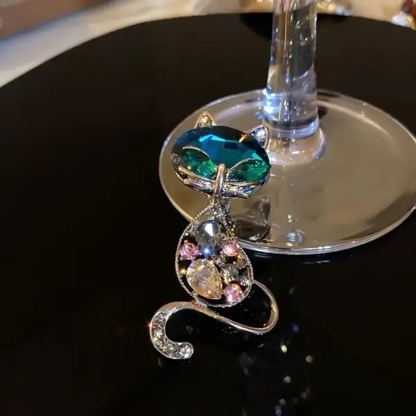 Geschenke für Katzenliebhaber: Katzenbrosche mit Strass – Bild 2