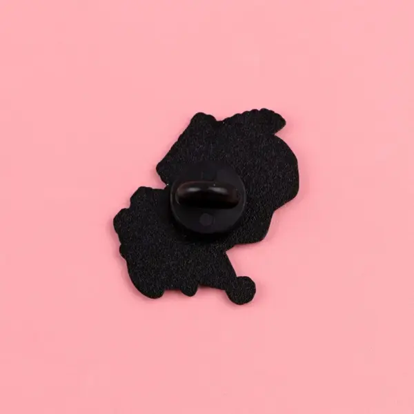 Geschenk für Katzenliebhaber: Emaille-Pin Katzen im Clownkostüm – Bild 2