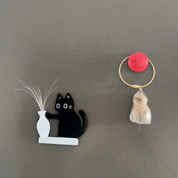 Geschenke für Katzenliebhaber: Kühlschrankmagnet Katze mit Vase – Bild 4