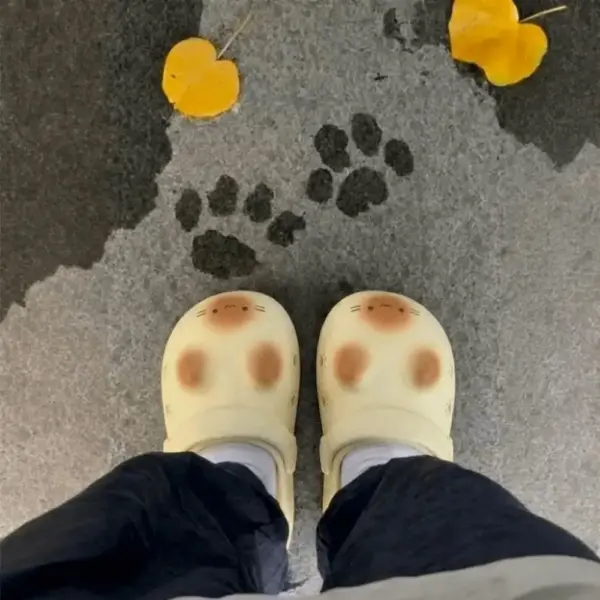 Geschenk für Katzenliebhaber: Katzen-Clogs mit Pfotensohle
