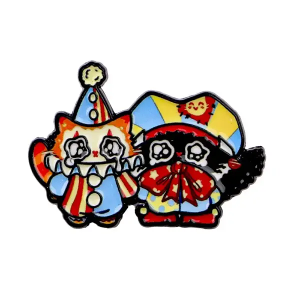 Geschenk für Katzenliebhaber: Emaille-Pin Katzen im Clownkostüm – Bild 4