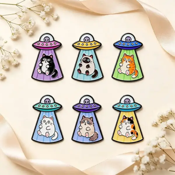 Geschenke für Katzenliebhaber: Katzen-Pins, Raumschiff-Motiv – Bild 6