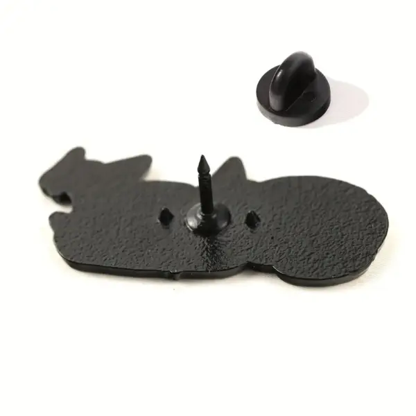 Geschenke für Katzenliebhaber: Pin zwei Katzen, eine gähnend – Bild 6