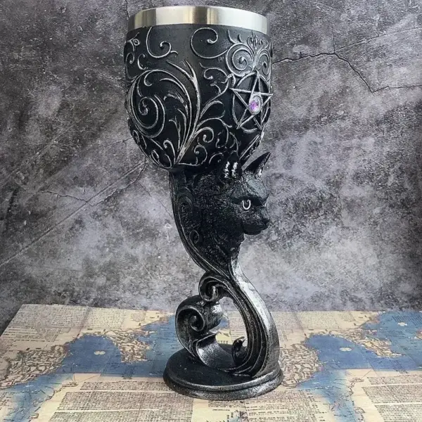Geschenke für Katzenliebhaber: Pokal mit Katzenfigur am Stiel – Bild 4