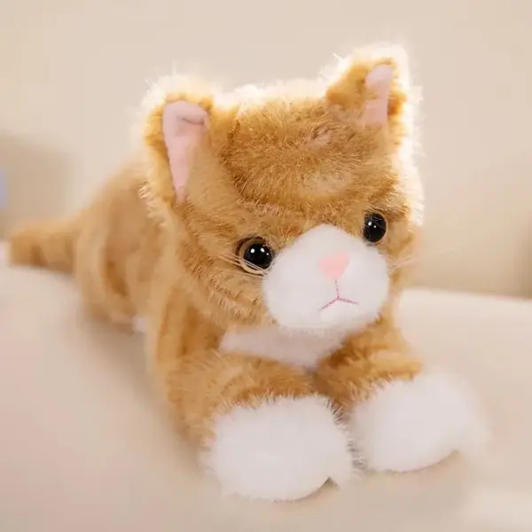Geschenke für Katzenliebhaber: Plüschkatzen liegend, naturnah – Bild 3