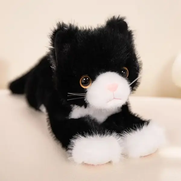 Geschenke für Katzenliebhaber: Plüschkatzen liegend, naturnah – Bild 4