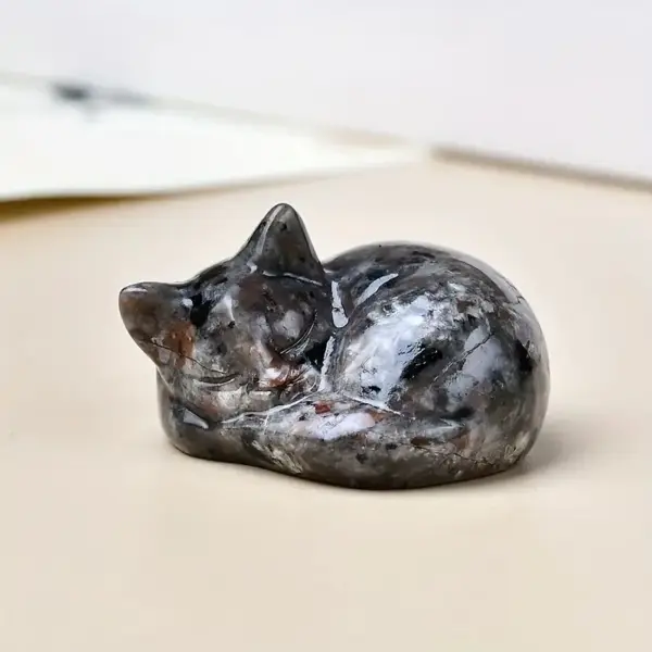 Geschenke für Katzenliebhaber: Schlafende Katze, geschnitzt – Bild 12